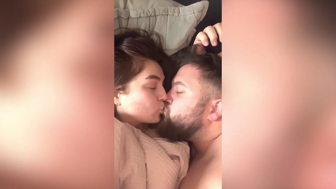 El motivo por el que esta pareja de recien casados duerme en camas separadas El motivo por el que esta pareja de recien casados duerme en camas separadas