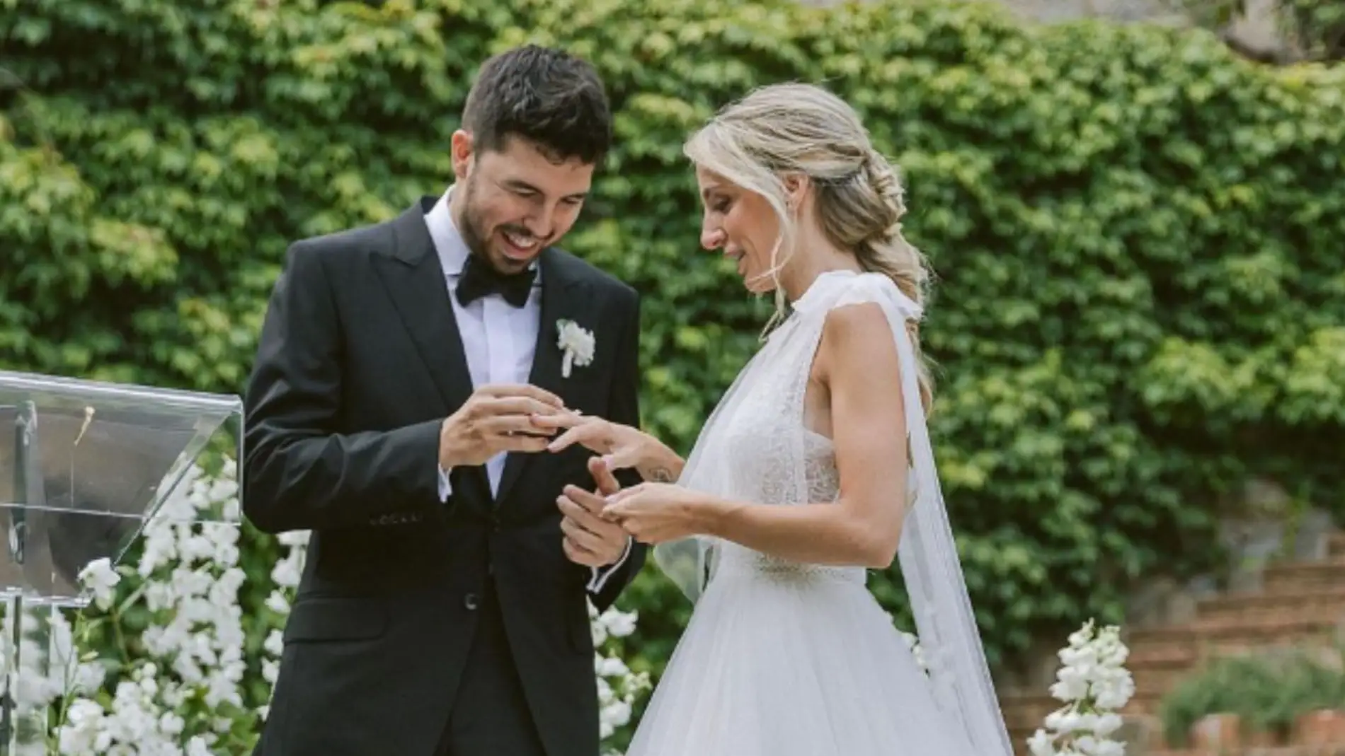 "Sí, quiero, pero a este no le quiero en mi boda" (conversación ficcionada)