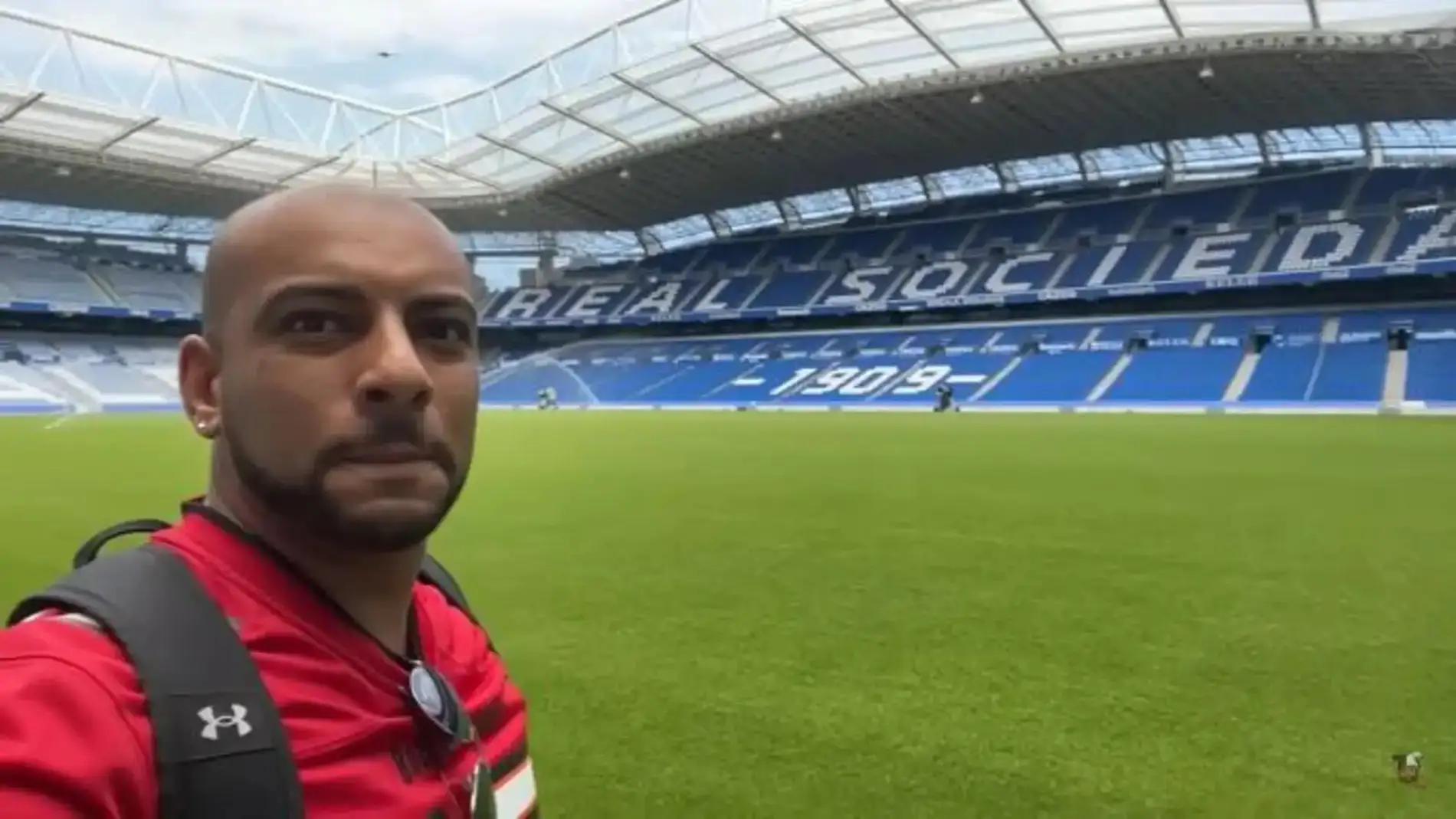 Borja Escalona dentro del estadio de la Real Sociedad