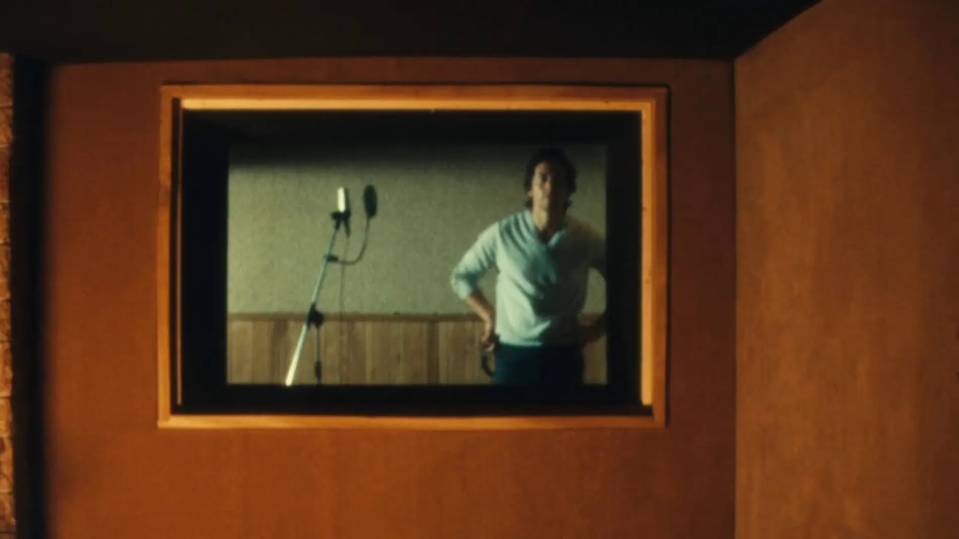 Portada del videoclip de 'There'd Better Be a Mirrorball'