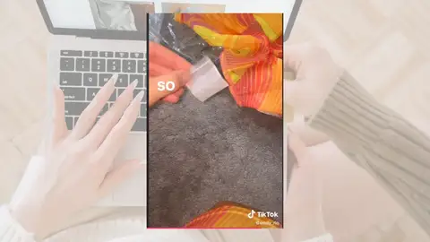 El vídeo que una joven ha compartido descubriendo una bolsa de droga junto al vestido que pidió por internet El vídeo que una joven ha compartido descubriendo una bolsa de droga junto al vestido que pidió por internet