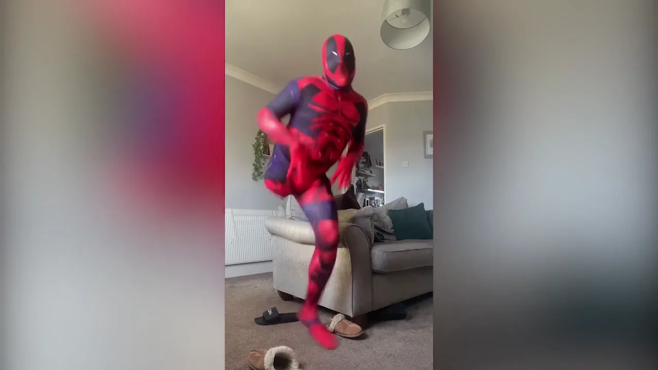 Perdió una pierna por el cáncer y ahora triunfa bailando en TikTok