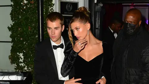 Hailey Bieber junto a Justin Bieber. Hailey Bieber junto a Justin Bieber.