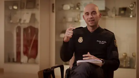 La peculiar forma de andar de 'El troll de los perros' acabó delatándole a la policía La peculiar forma de andar de 'El troll de los perros' acabó delatándole a la policía