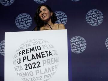 La escritora Cristina Campos tras ser proclamada finalista, durante la gala del Premio Planeta 