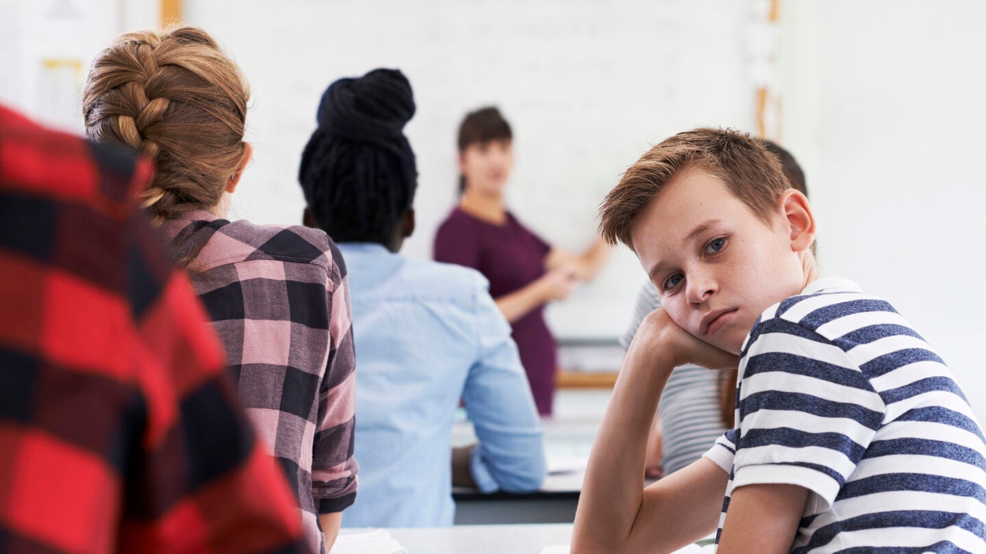 Ni&ntilde;os en clase