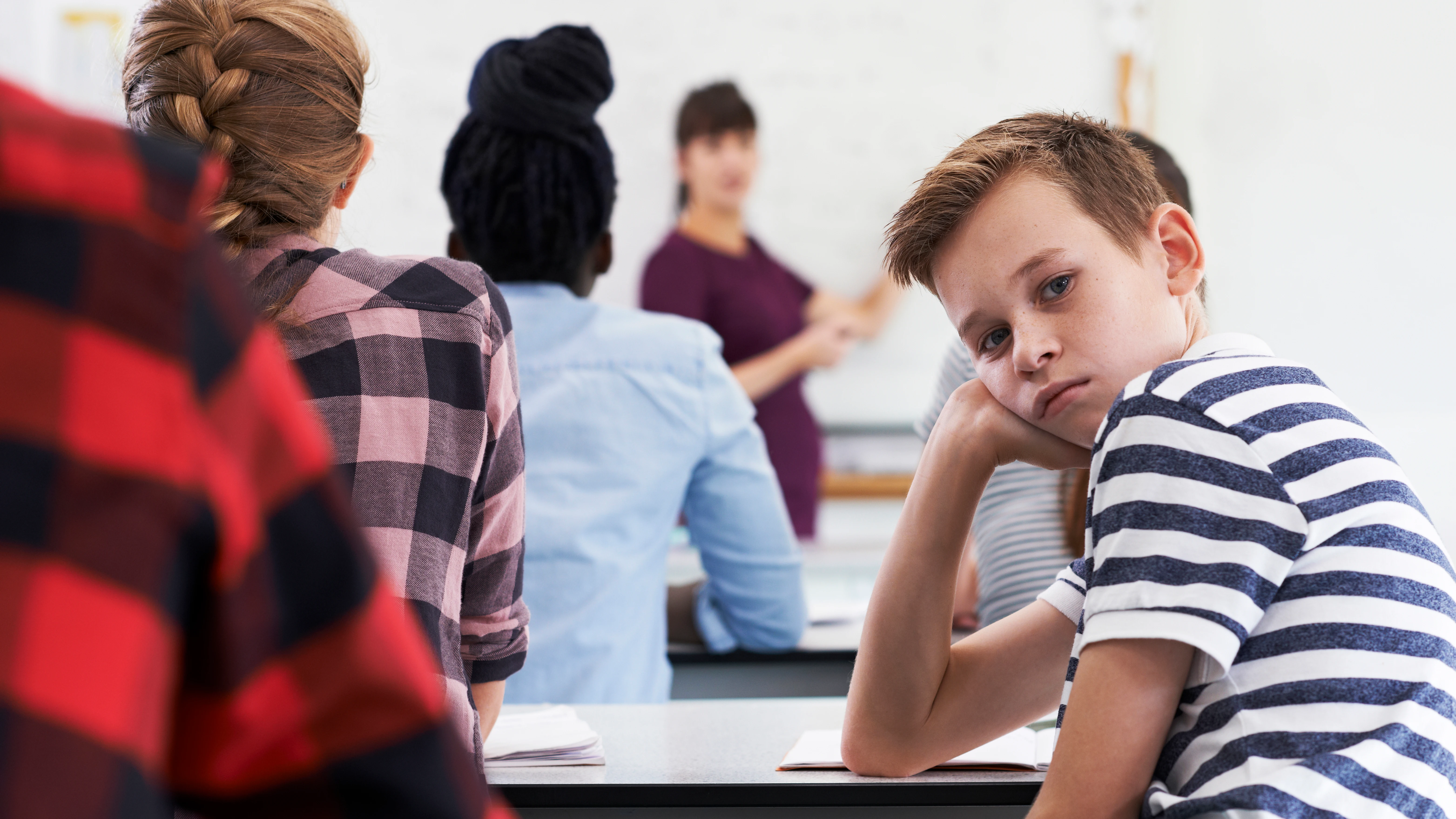 Ni&ntilde;os en clase