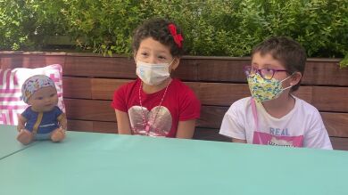 Juegaterapia lanza 'Pelón hospital' en Roblox, un videojuego creado por dos niños en tratamiento oncológico