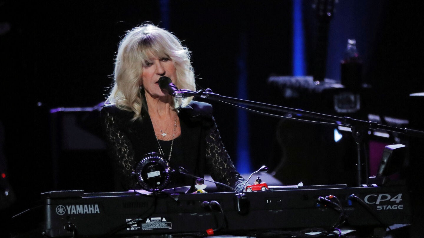 Christine McVie durante un concierto