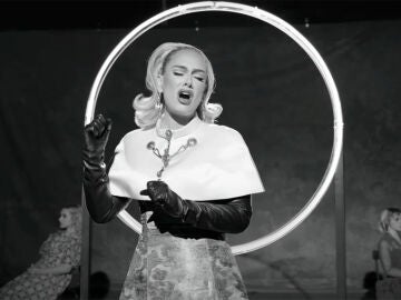 Adele en el videoclip de 'Oh My God'.