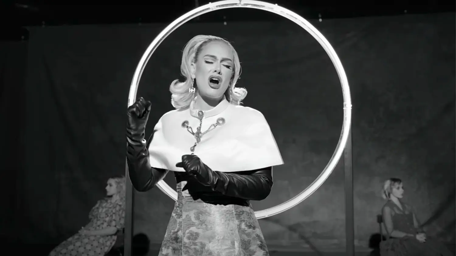 Adele en el videoclip de &#39;Oh My God&#39;.