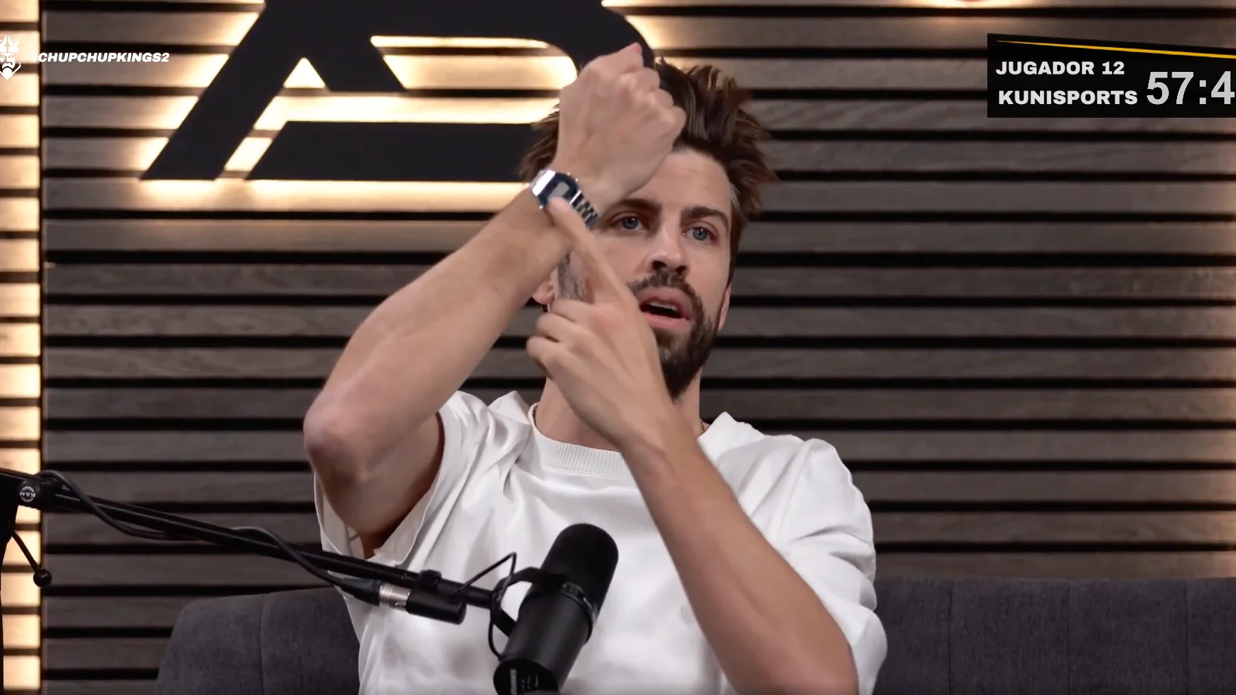 Gerard Piqu&eacute; anunciando el acuerdo con Casio
