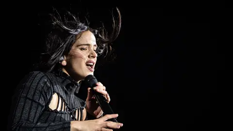 Rosalía en uno de sus shows. Rosalía en uno de sus shows.