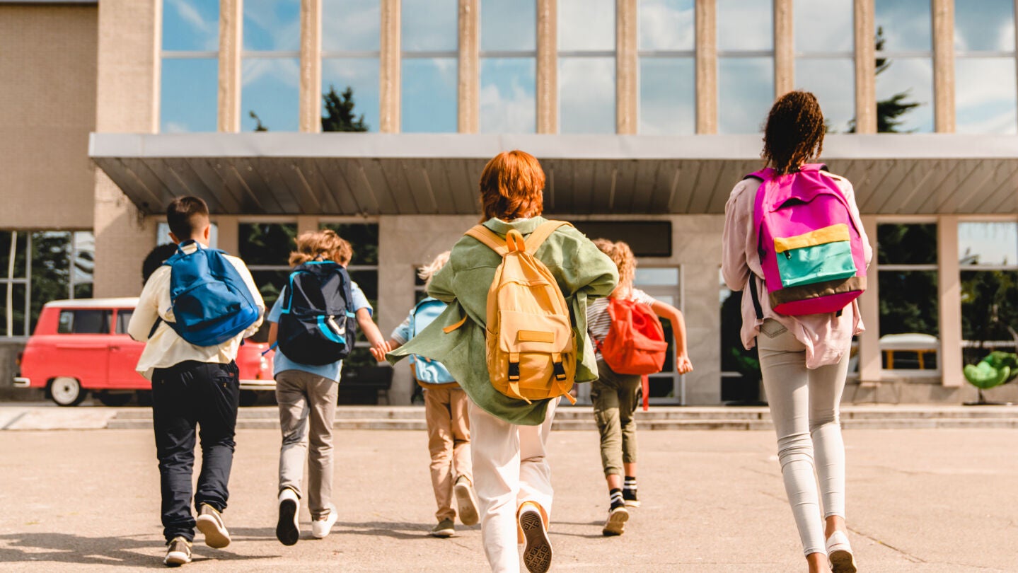 Ni&ntilde;os en un colegio