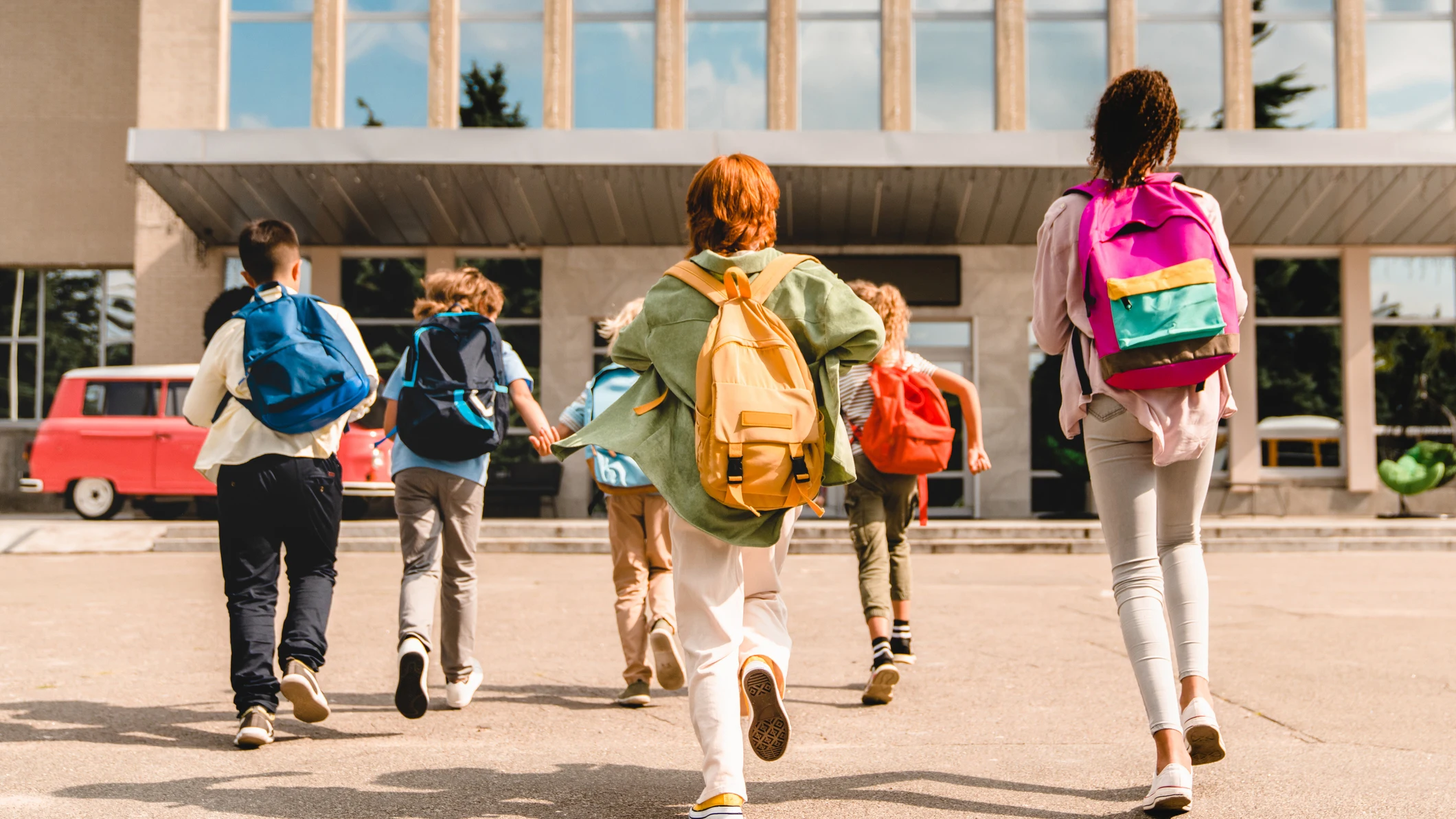 Ni&ntilde;os en un colegio