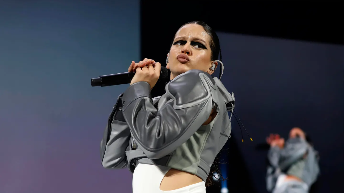 Rosalía durante un concierto Rosalía durante un concierto
