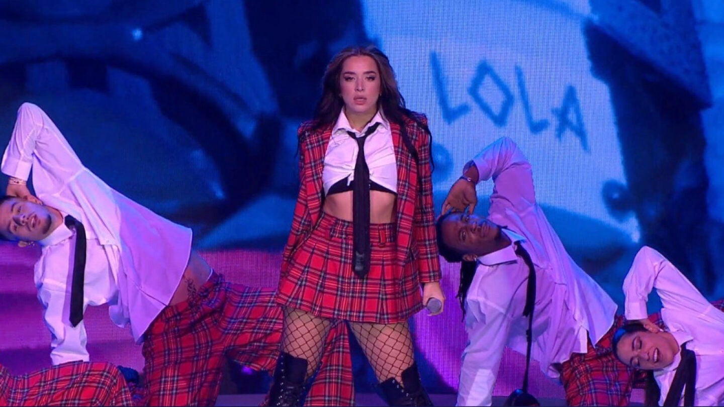 Lola Indigo se marca un Anitta en los Premios ESLAND