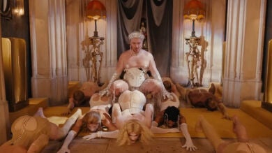 Sam Smith genera un debate en redes con los looks de su último videoclip, 'I'm Not Here To Make Friends'