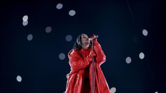Rihanna durante su actuación en la Super Bowl