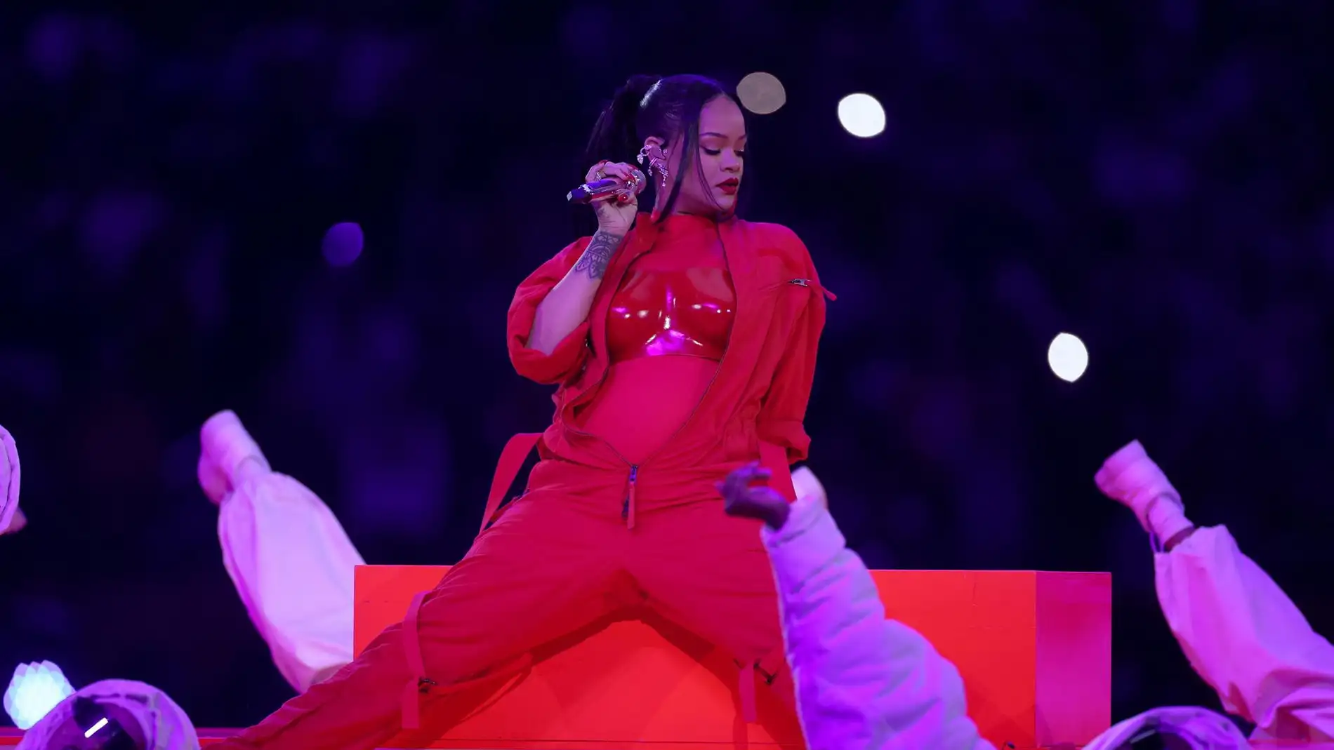 Rihanna durante su actuación en la Super Bowl