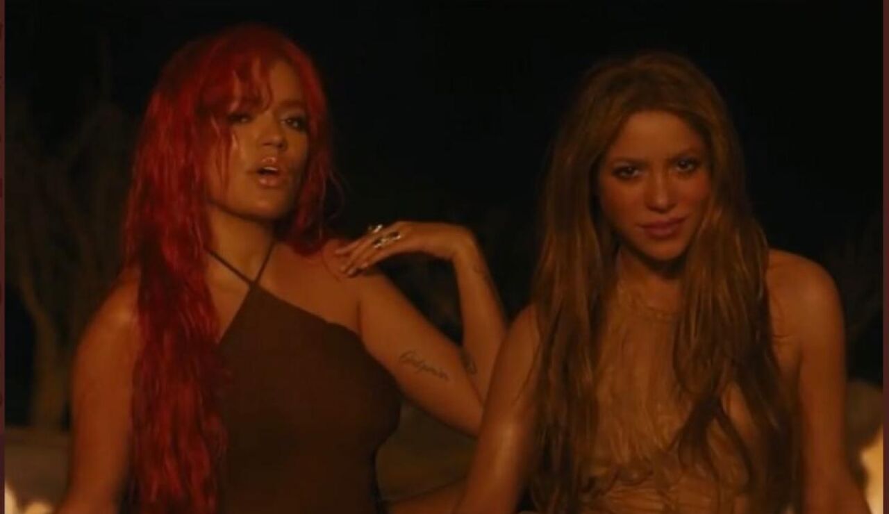 Karol G y Shakira en el videoclip de 'TQG'