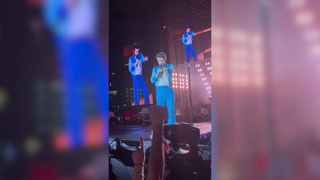 Harry Styles detiene su concierto para ayudar a un fan a proponerle matrimonio a su novia: "&iquest;Vais en serio?"