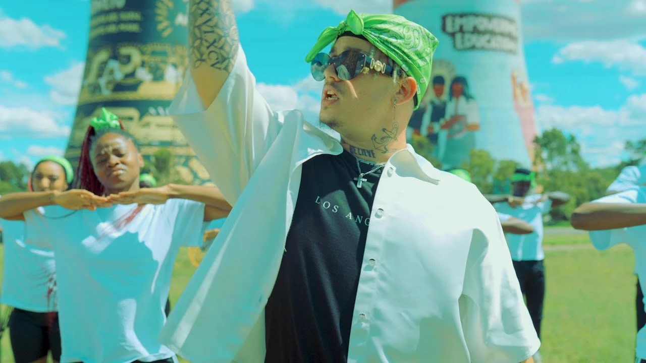 Costa Titch en el videoclip de 'Big Flexa'