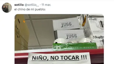 Comparte el cartel que ha encontrado en el chino de su pueblo y la gente flipa en Twitter Comparte el cartel que ha encontrado en el chino de su pueblo y la gente flipa en Twitter