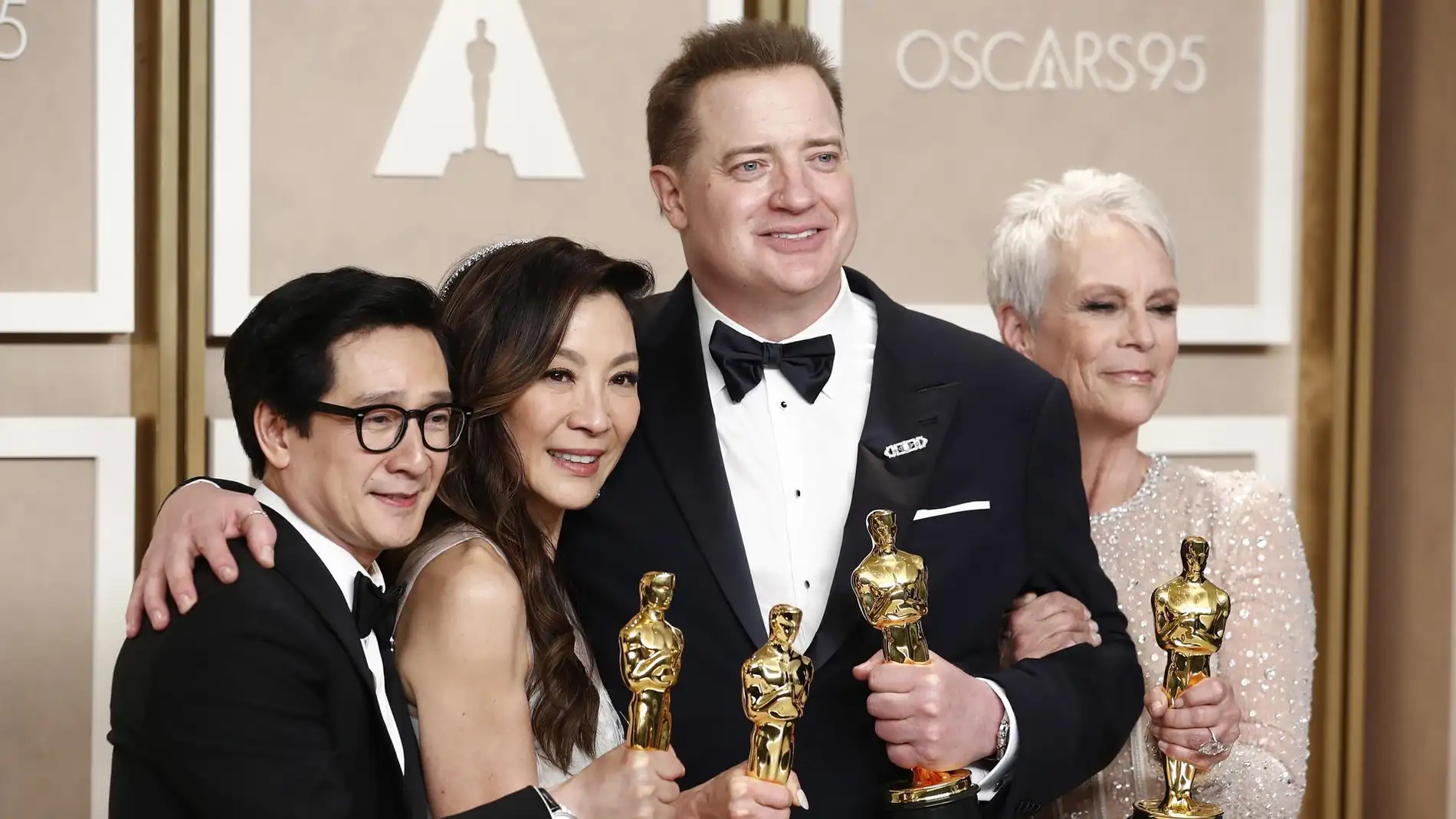 Ke Huy Quan, Michelle Yeoh, Brendan Fraser y Jamie Lee Curtis