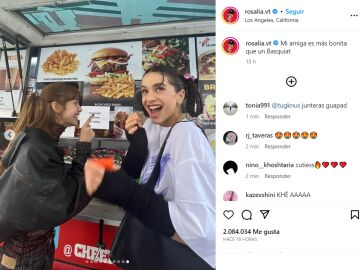 Rosalía y Lisa en una publicación de Instagram de la española