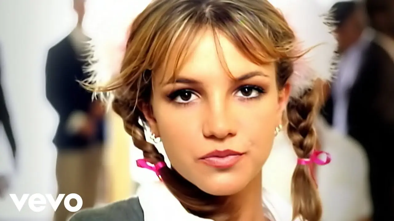 Britney Spears en el videoclip de &#39;...Baby One More Time&#39;