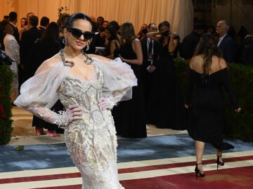 Rosal&iacute;a en la MET Gala 2022.