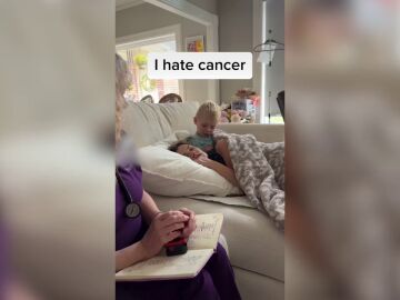 El emotivo vídeo de una madre explicándole a su hijo que tiene cáncer que han visto 16 millones de personas