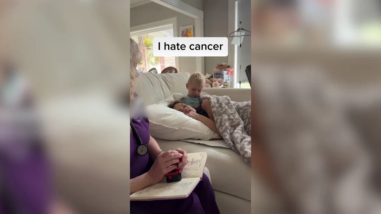 El emotivo v&iacute;deo de una madre explic&aacute;ndole a su hijo que tiene c&aacute;ncer que han visto 16 millones de personas