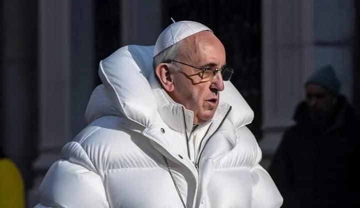 Imagen generada por la IA Midjourney del Papa Francisco con anorak