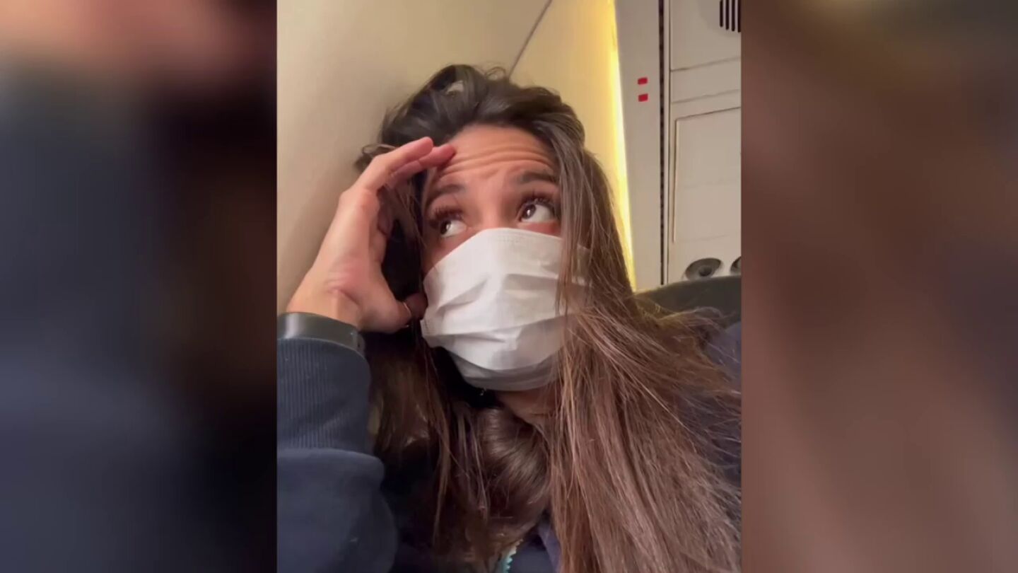 Una chica se re&uacute;ne con sus padres despu&eacute;s de 10 a&ntilde;os sin verse y rompe TikTok