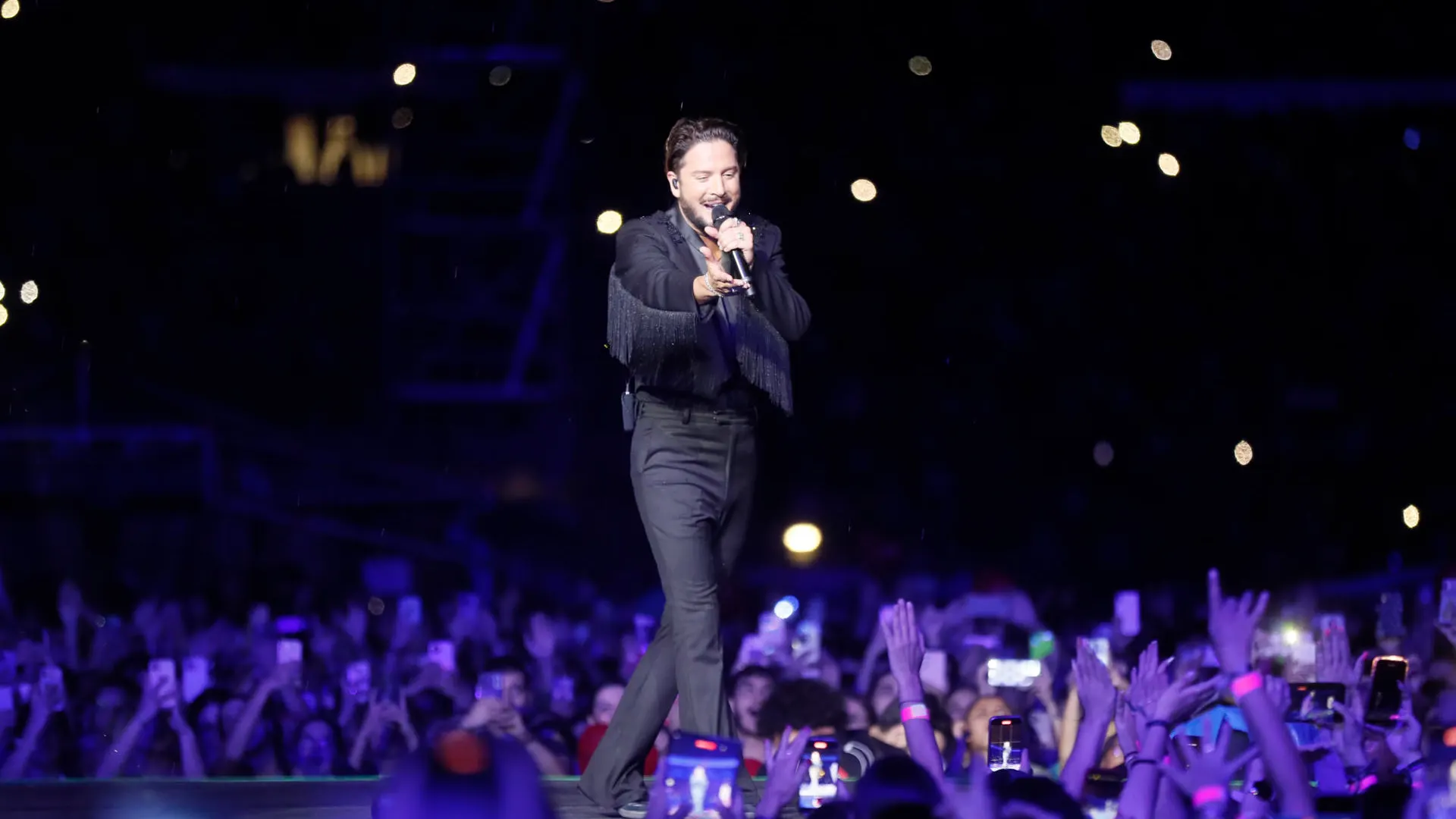 El cantante Manuel Carrasco durante el concierto en la Cartuja de Sevilla
