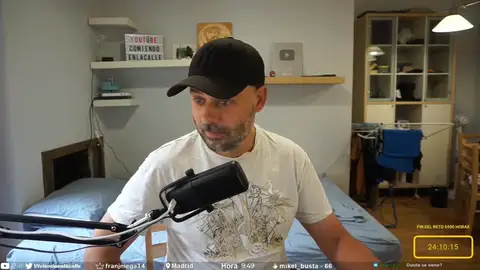 Viviendoenlacalle en uno de sus streams. Viviendoenlacalle en uno de sus streams.