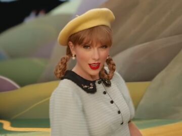 Taylor Swift en el videoclip de 'Karma'.