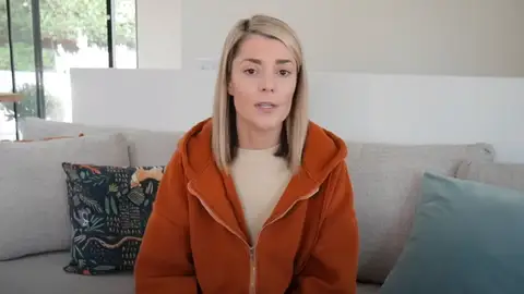 La youtuber Grace Helbig en su vídeo. La youtuber Grace Helbig en su vídeo.