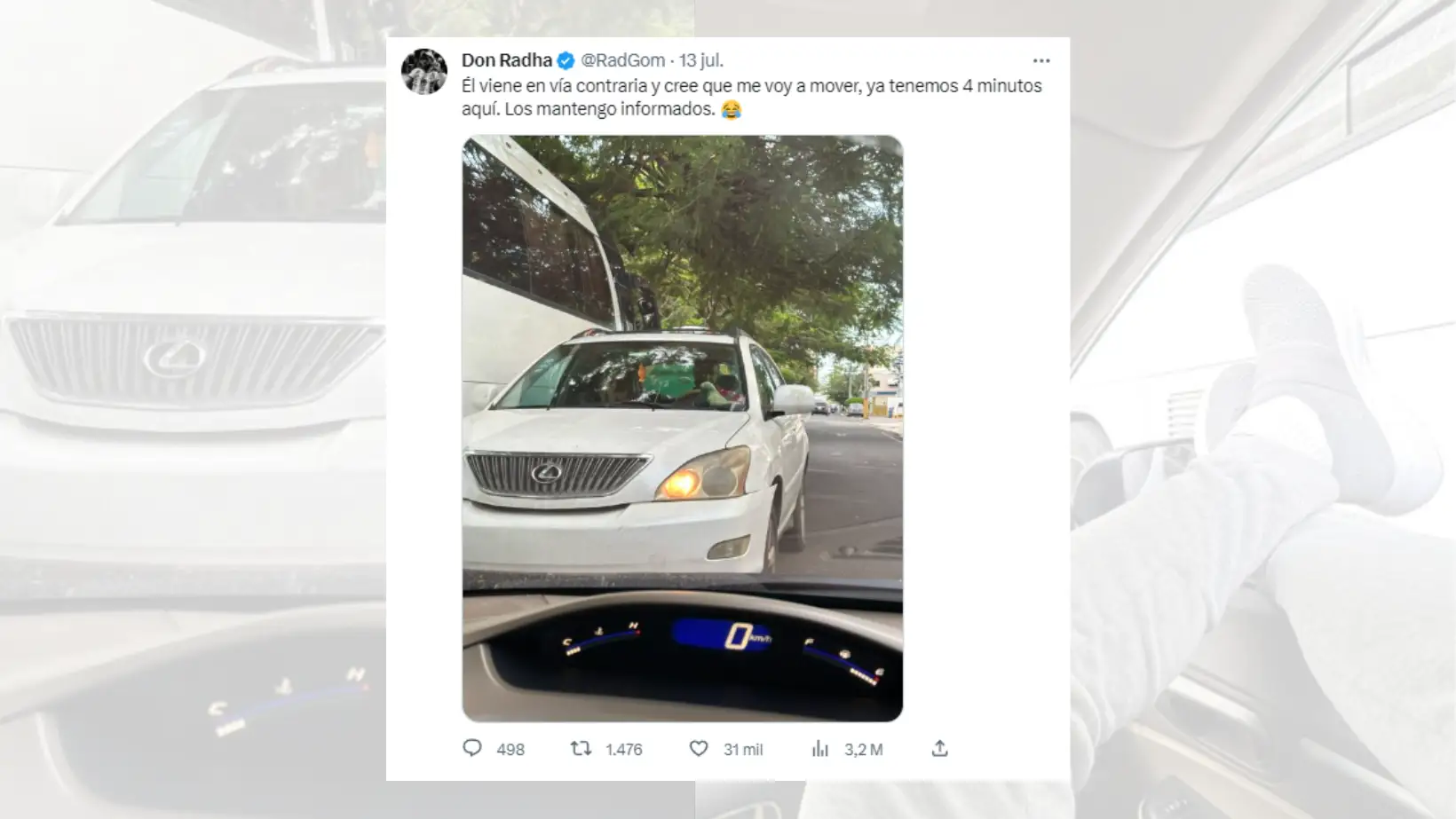 Tuit viral en el que cuenta la historia de cómo ambos conductores se quedaron esperando.