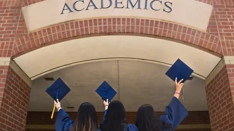 Chicas graduándose Chicas graduándose