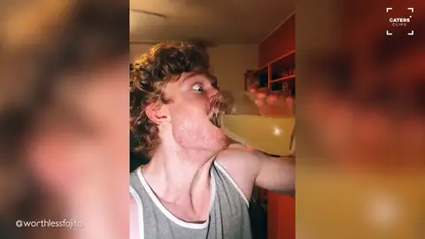 Un tiktoker se vuelve viral bebiéndose gigantescas jarras de liquido de un trago: "No puedes respirar y tragar a la misma vez" Un tiktoker se vuelve viral bebiéndose gigantescas jarras de liquido de un trago: "No puedes respirar y tragar a la misma vez"