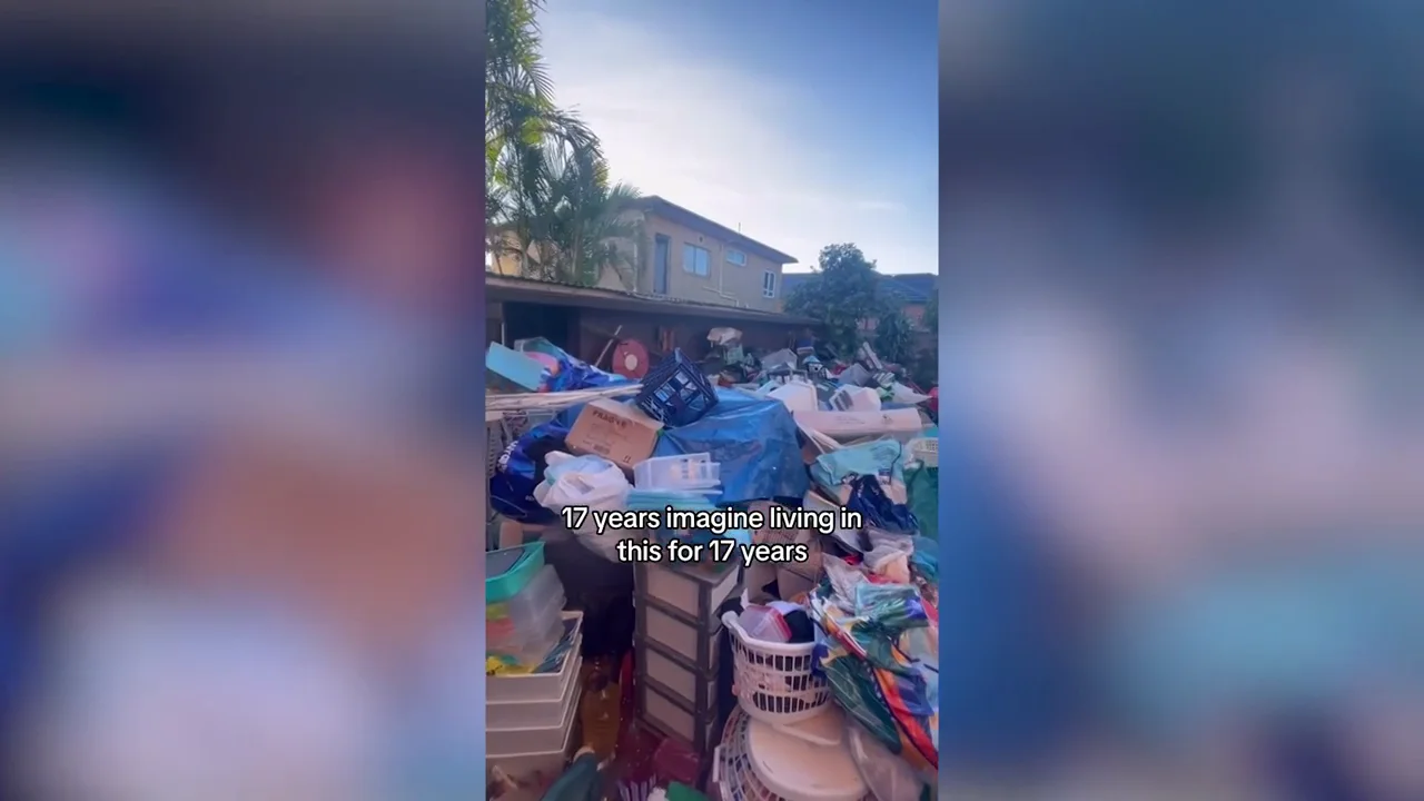 Limpia 17 a&ntilde;os de basura acumulada de la casa de una persona con s&iacute;ndrome de di&oacute;genes
