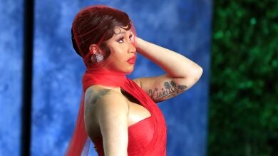 Subastan el micrófono que Cardi B le lanzó a un fan durante un concierto por más de 90.000 euros