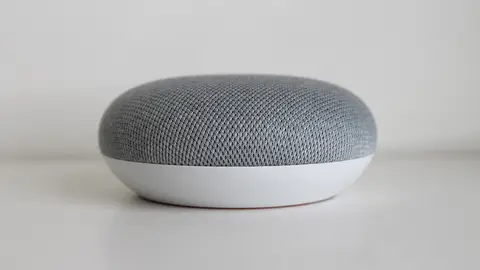 Dispositivo de Google Home. Dispositivo de Google Home.
