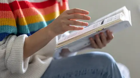 Chica con un libro. Chica con un libro.
