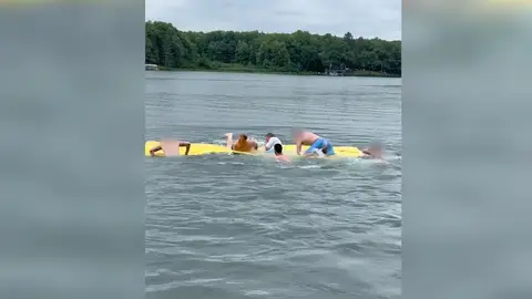 Bañador que se deshace al mojarse Bañador que se deshace al mojarse