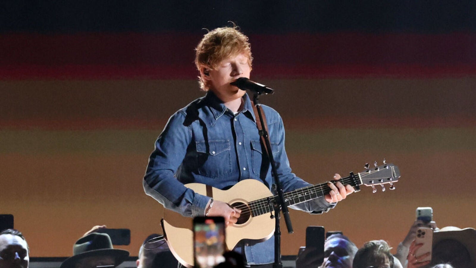 Ed Sheeran ya ha construido su propia tumba en su jardín trasero: 