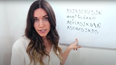  Explica cómo se ha reinventado la forma de reírse por escrito en Internet: 